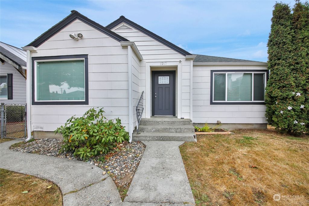 Photo of 1217 Lombard Avenue #A, Everett, WA 98201 (MLS # 2058916)