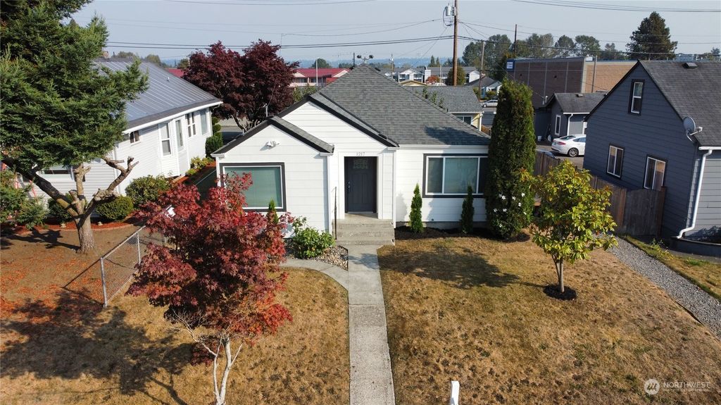 Photo of 1217 Lombard Avenue #A, Everett, WA 98201 (MLS # 2058916)