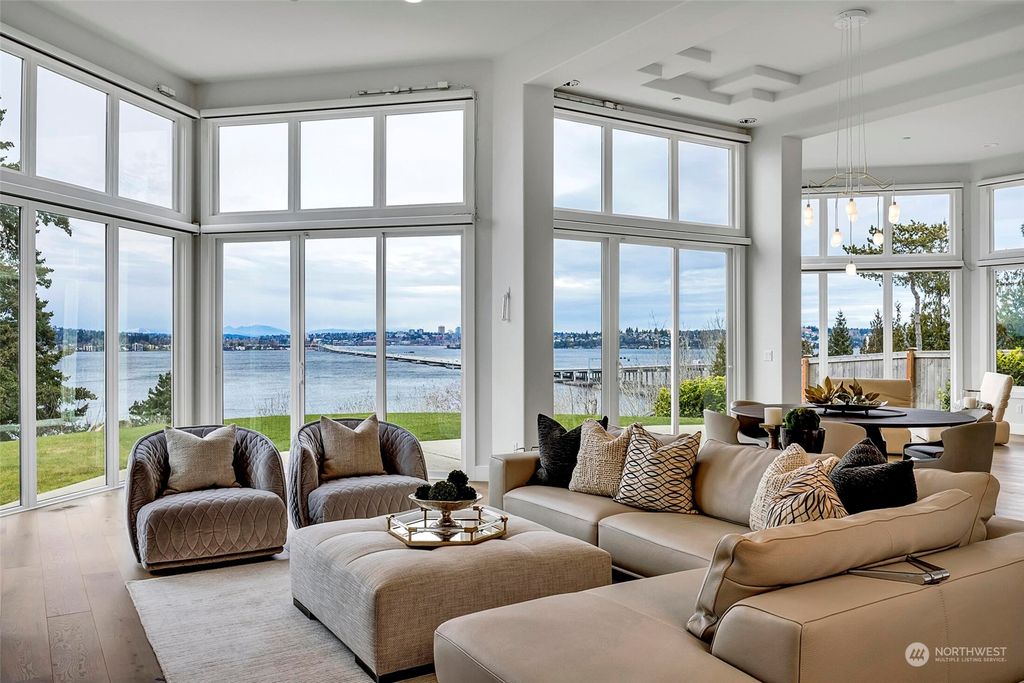 Photo of 2659 Evergreen Point Road, Medina, WA 98039 (MLS # 2135045)