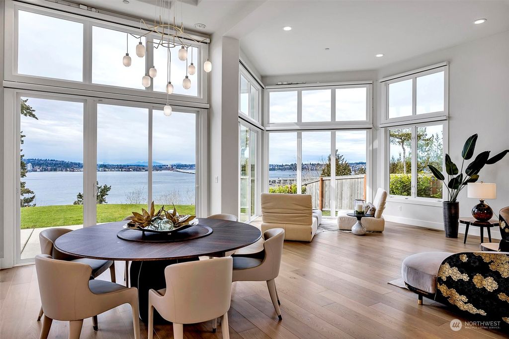 Photo of 2659 Evergreen Point Road, Medina, WA 98039 (MLS # 2135045)