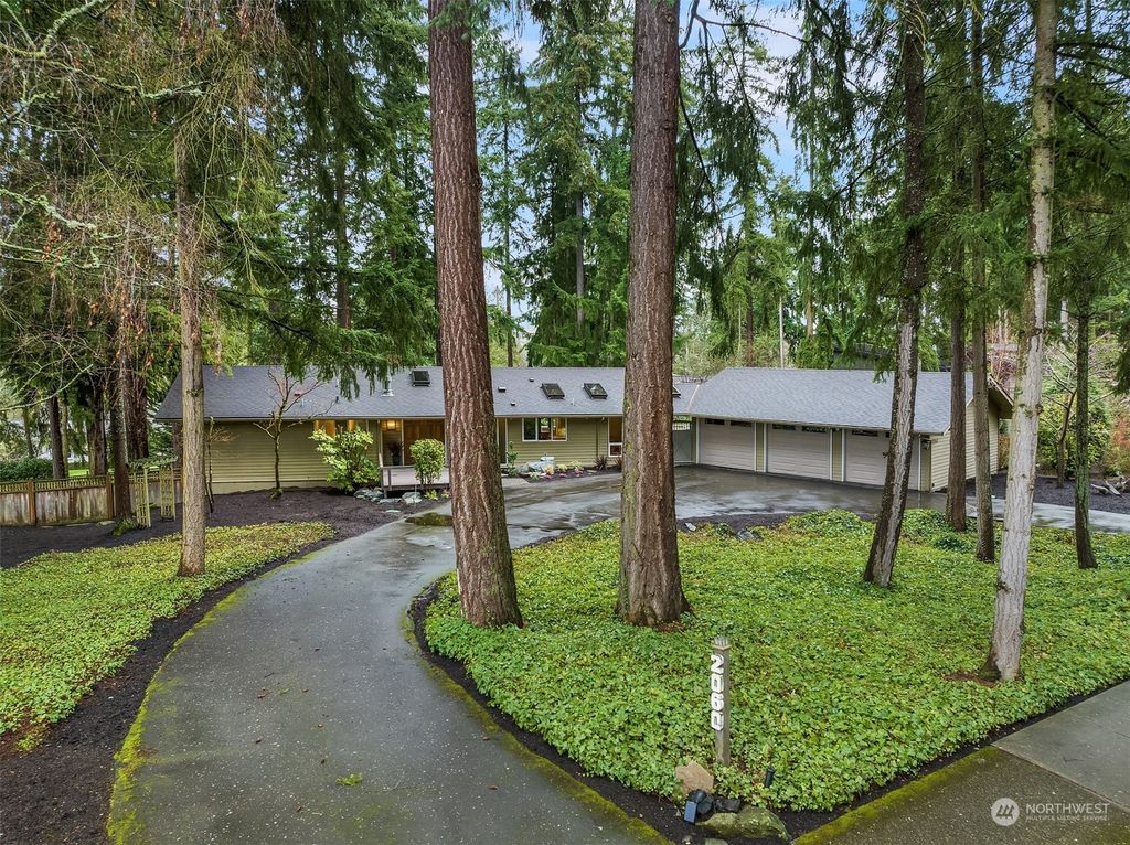 Photo of 2060 79th Avenue NE, Medina, WA 98039 (MLS # 2043982)