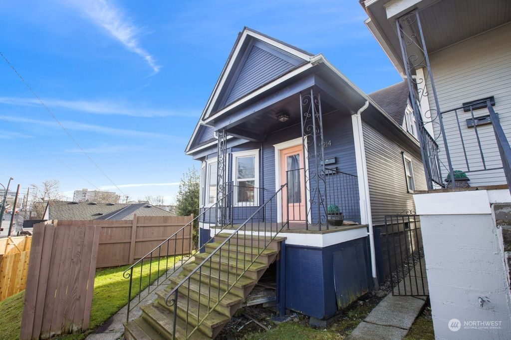 Photo of 1214 Pacific Avenue, Everett, WA 98201 (MLS # 2030616)