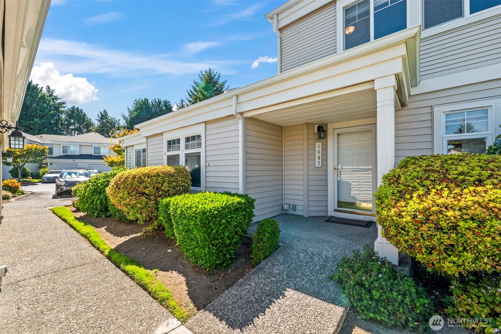 5402 S 237th Place