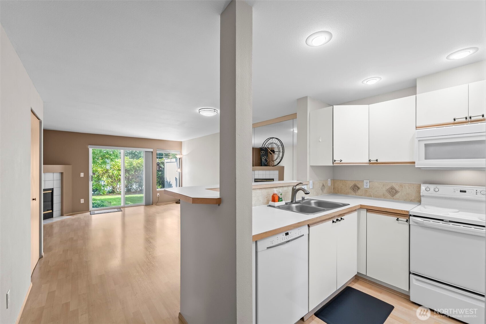 5402 S 237th Place