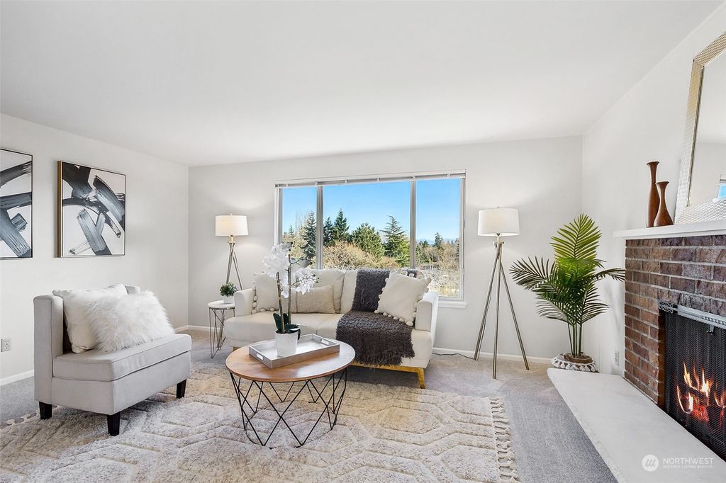 Photo of 14010 NE 74th Street, Redmond, WA 98052 (MLS # 2200462)
