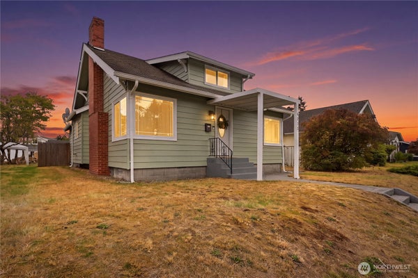 5215 S OAKES ST, TACOMA, WA 98409 - Image 81cfe5b2d78b99e659e8113b3268ea8d/2725292856