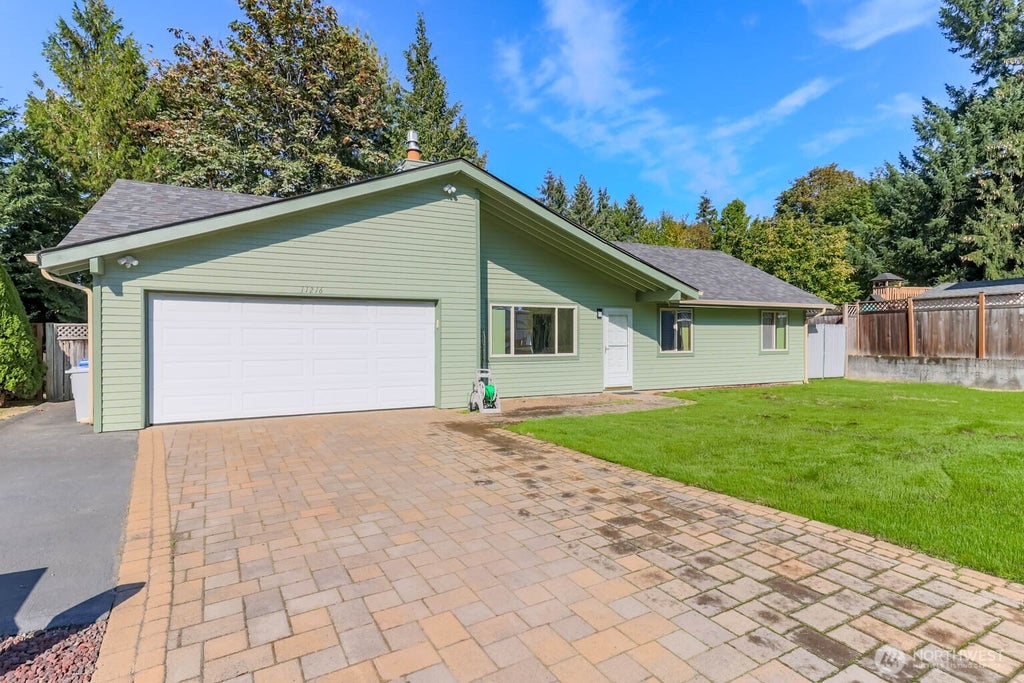 Photo of 11216 SE 228th Place, Kent, WA 98031 (MLS # 2592902)
