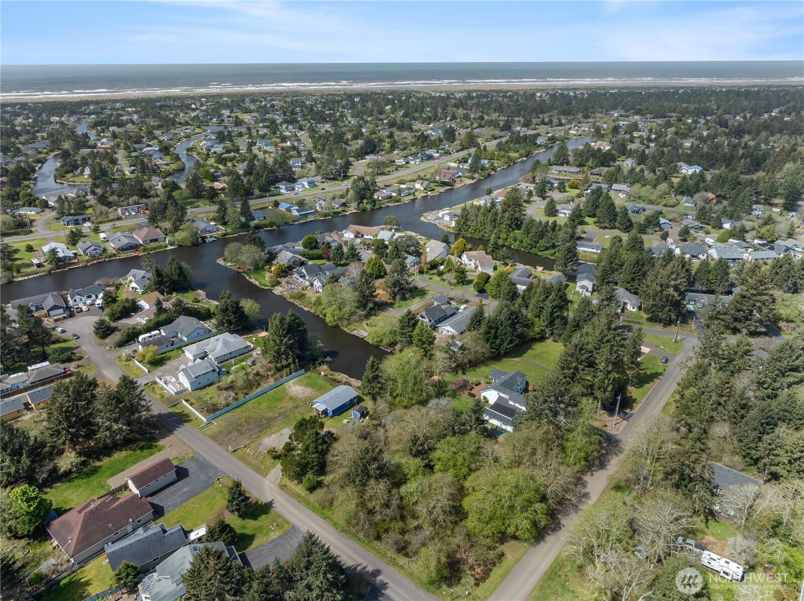 647 Skamokawa Court SE