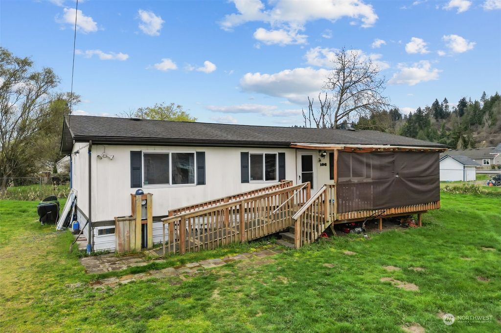 Photo of 106 2nd Avenue S, Algona, WA 98001 (MLS # 2232647)