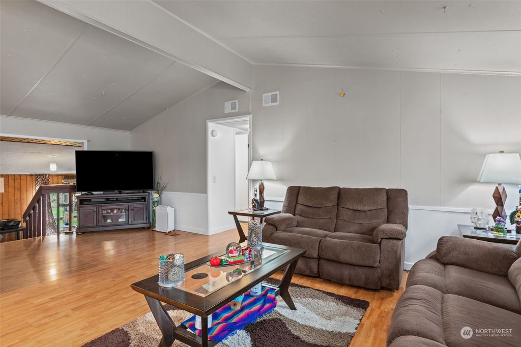 Photo of 106 2nd Avenue S, Algona, WA 98001 (MLS # 2232647)