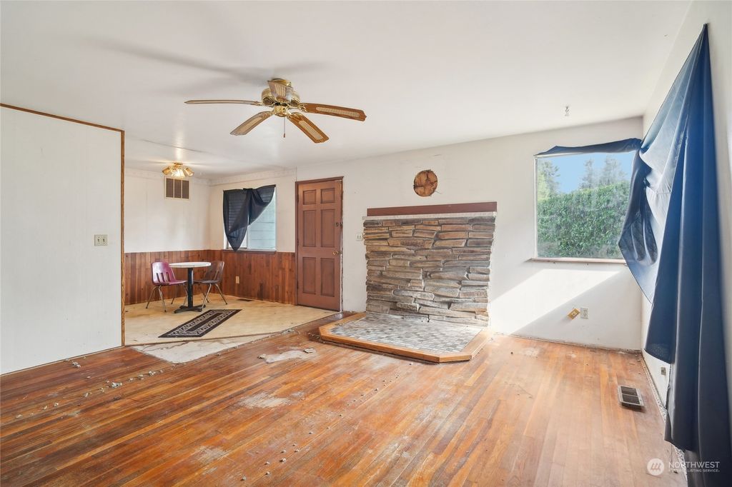 Photo of 233 S 301st Street, Federal Way, WA 98003 (MLS # 2300695)