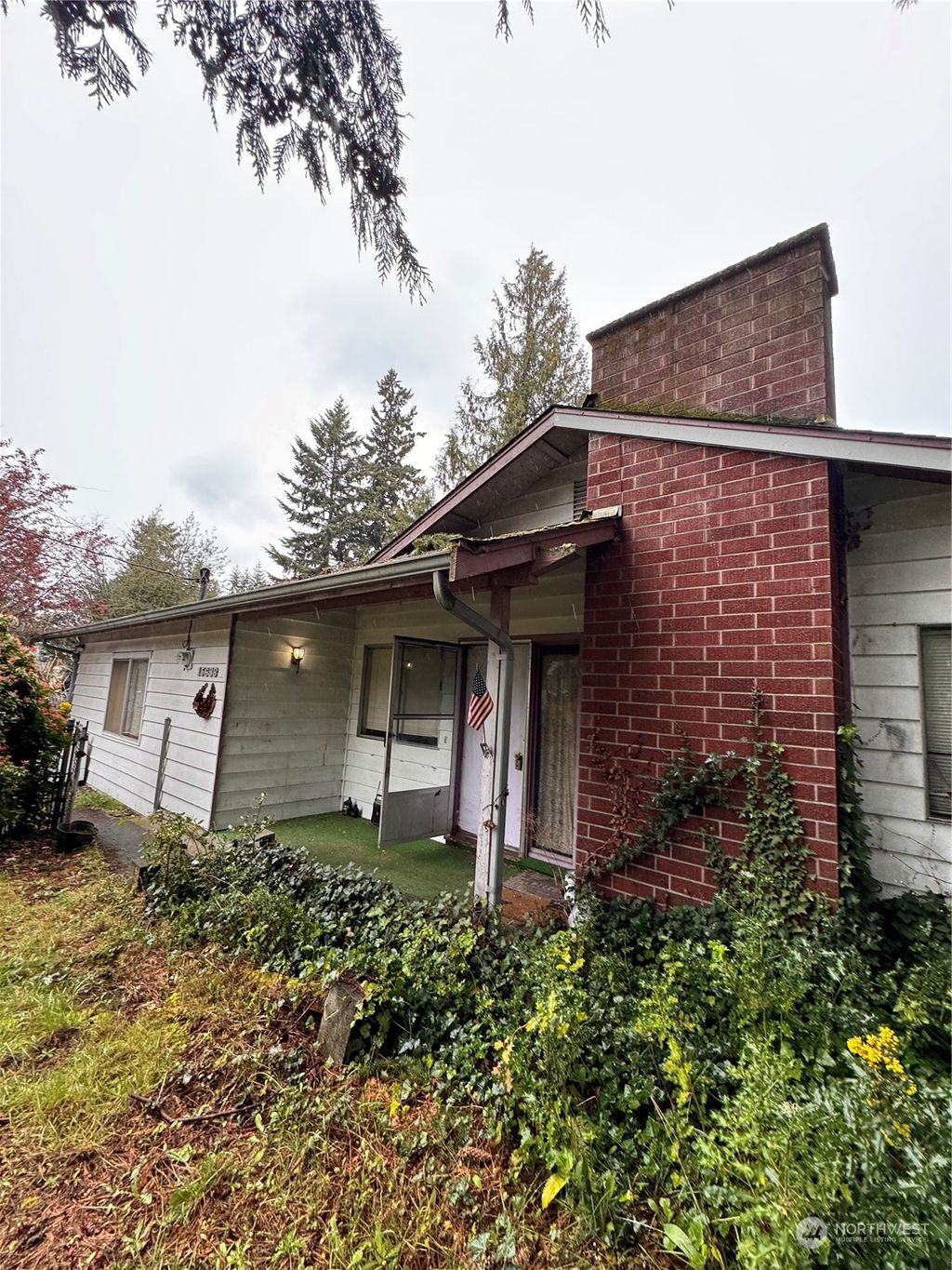 Photo of 15638 9th Avenue SW, Seattle, WA 98166 (MLS # 2225048)