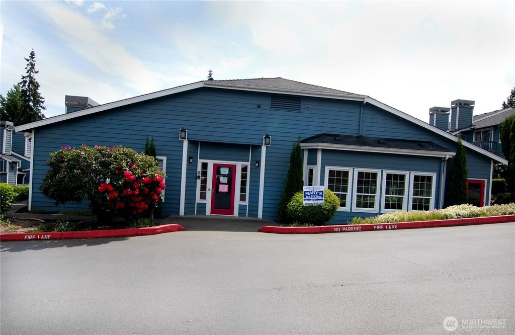Photo of 16817 Larch Way #E105, Lynnwood, WA 98037 (MLS # 2522965)