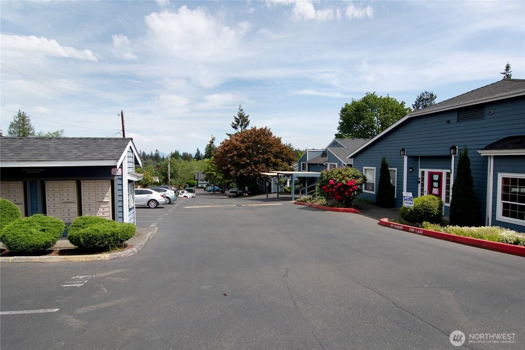 Photo of 16817 Larch Way #E105, Lynnwood, WA 98037 (MLS # 2522965)