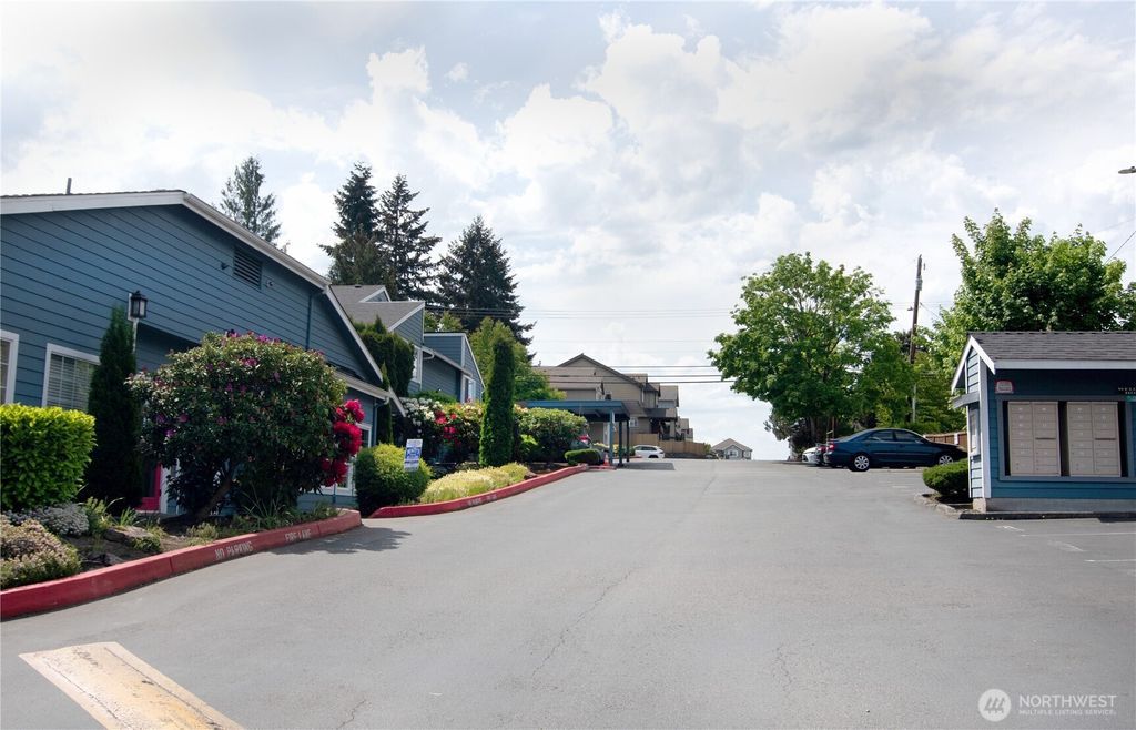 Photo of 16817 Larch Way #E105, Lynnwood, WA 98037 (MLS # 2522965)