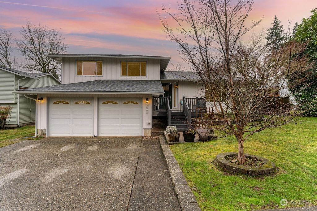 Photo of 3206 SE 20th Court, Renton, WA 98058 (MLS # 2193205)