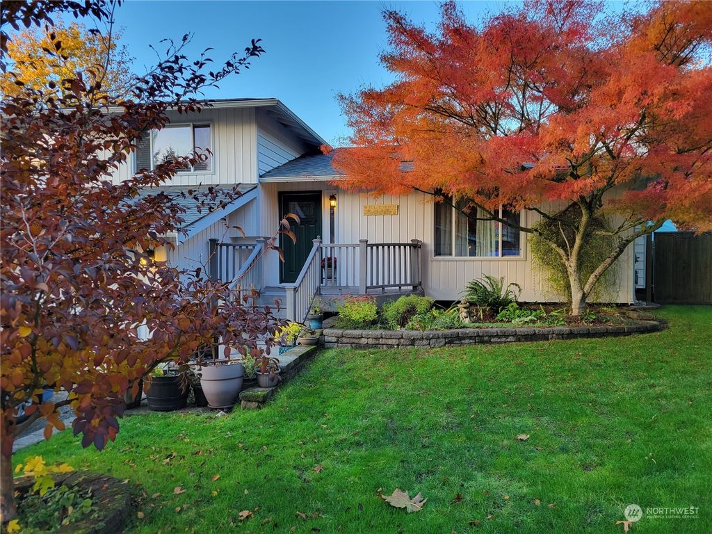 Photo of 3206 SE 20th Court, Renton, WA 98058 (MLS # 2193205)