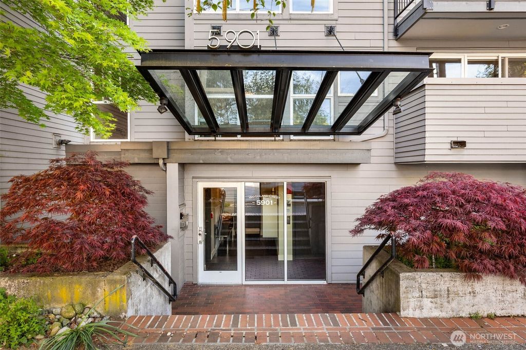 Photo of 5901 Phinney Avenue N #302, Seattle, WA 98103 (MLS # 2517008)