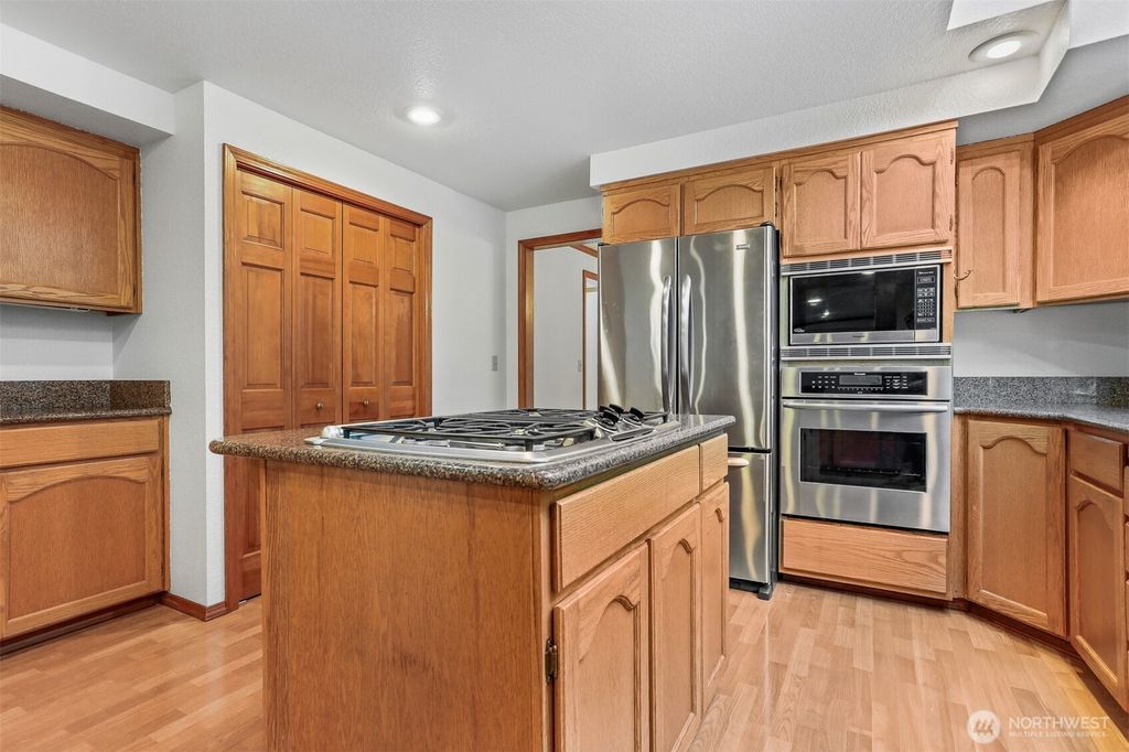 Photo of 16830 SE 328th Place, Auburn, WA 98092 (MLS # 2365618)