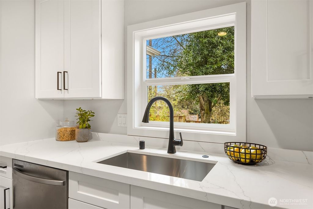 Photo of 11136 108th Avenue NE, Kirkland, WA 98033 (MLS # 2487153)