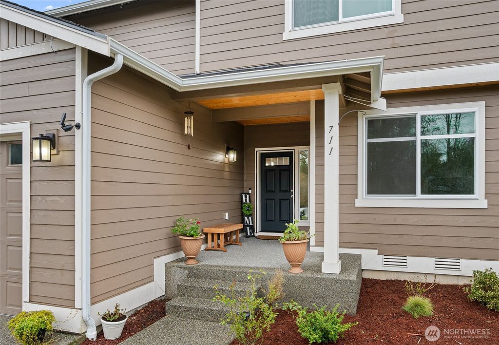 Photo of 711 10th St St, Sultan, WA 98294 (MLS # 2493619)