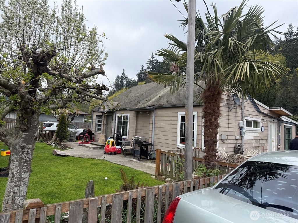 Photo of 1414 S 7th Street, Mount Vernon, WA 98273 (MLS # 2507156)