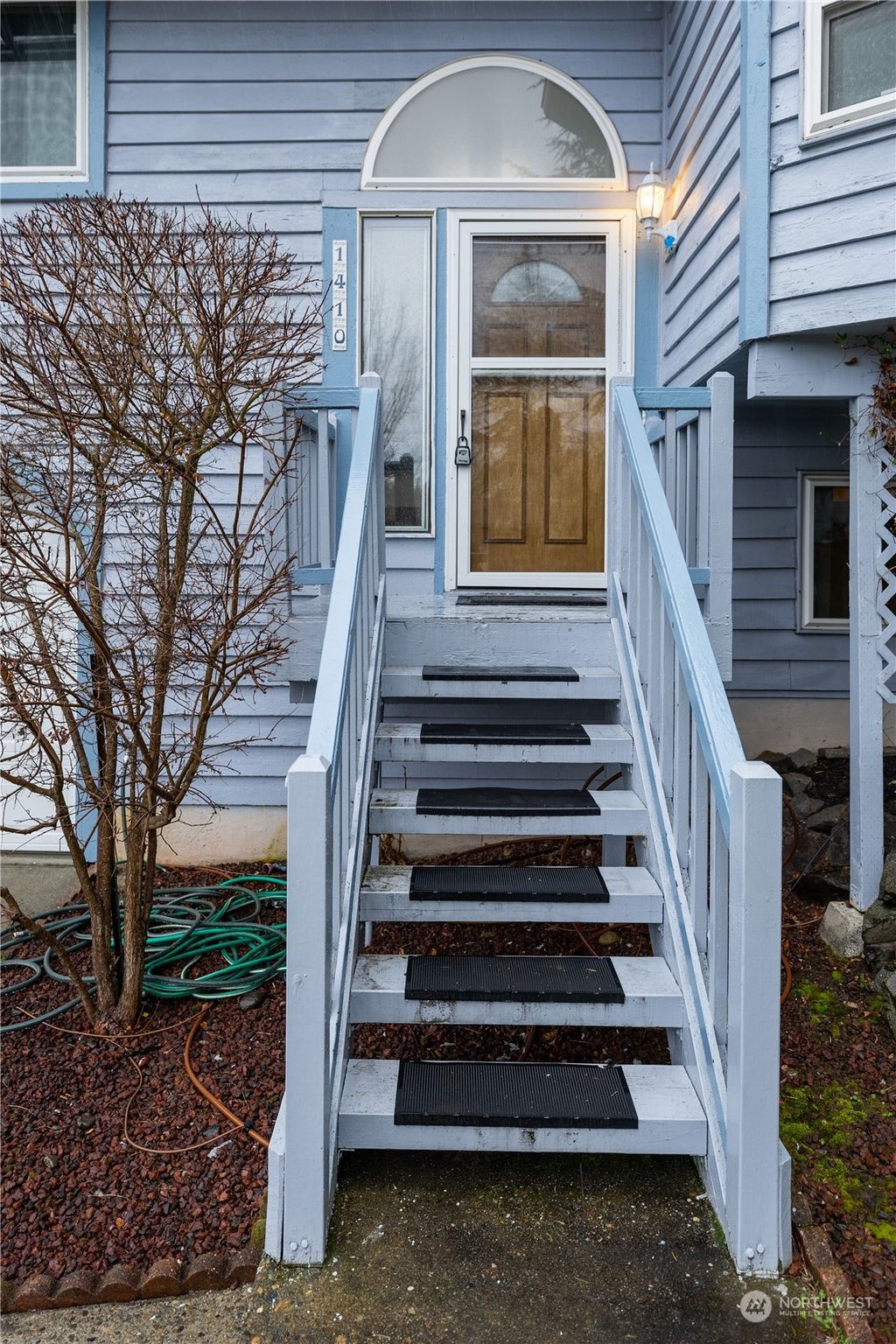 Photo of 1410 S 260th Place, Des Moines, WA 98198 (MLS # 2205111)