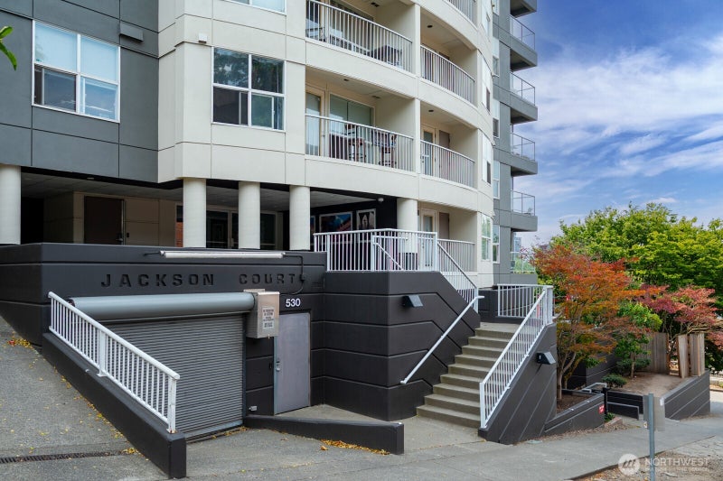 530 Melrose Avenue E 605