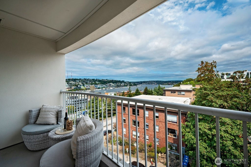 Photo of 530 Melrose Avenue E #605, Seattle, WA 98102 (MLS # 2582516)