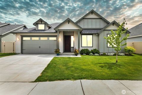 Photo of 1409 Centennial Avenue, Sunnyside, WA 98944 (MLS # 2487432)