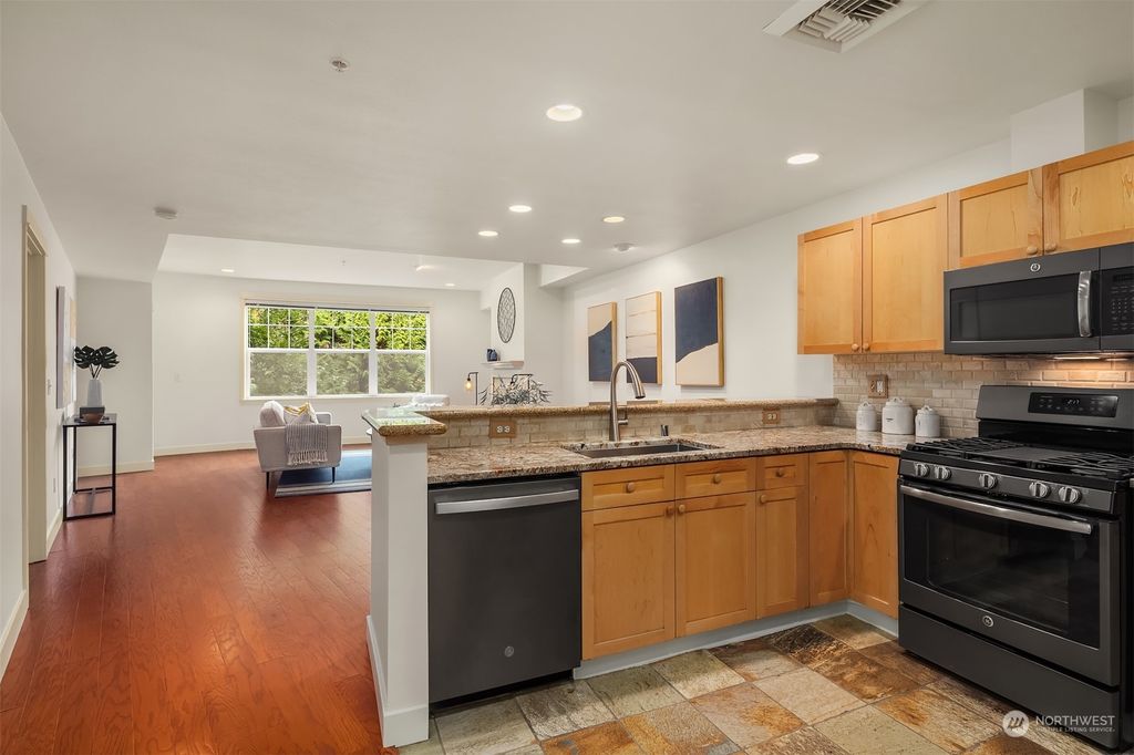 Photo of 1000 Cabin Creek Lane SW #B104, Issaquah, WA 98027 (MLS # 2196746)