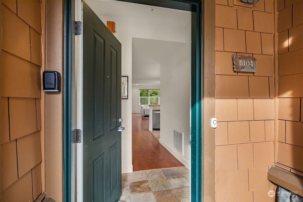 Photo of 1000 Cabin Creek Lane SW #B104, Issaquah, WA 98027 (MLS # 2196746)