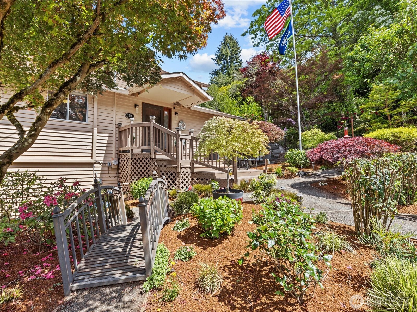 2540 E Phinney Bay Place