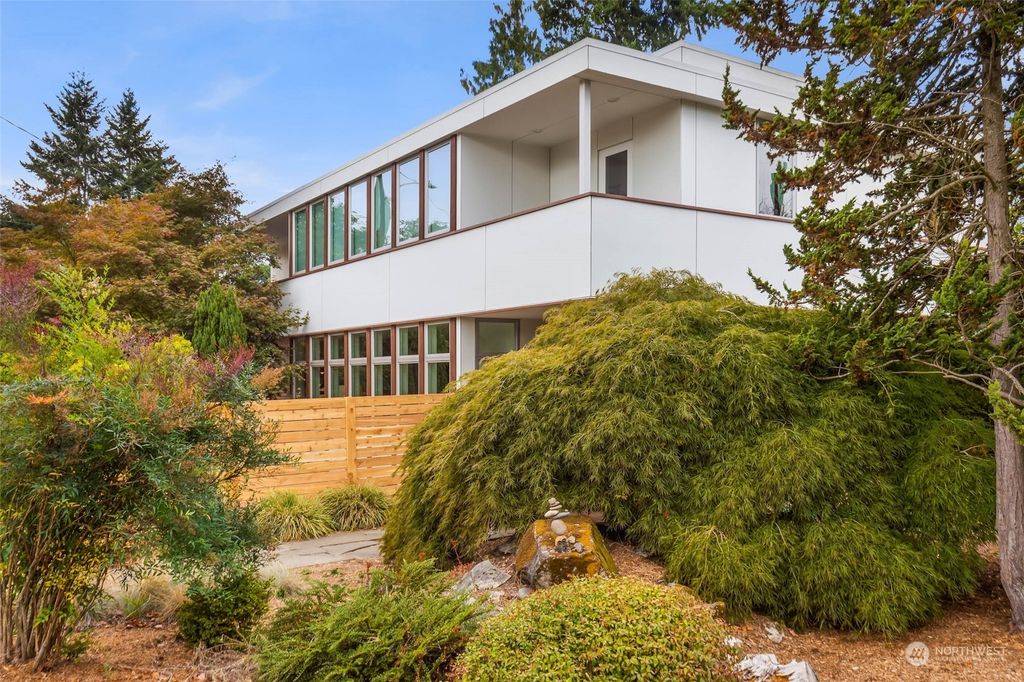 Photo of 7303 24th Avenue NE, Seattle, WA 98115 (MLS # 2194187)