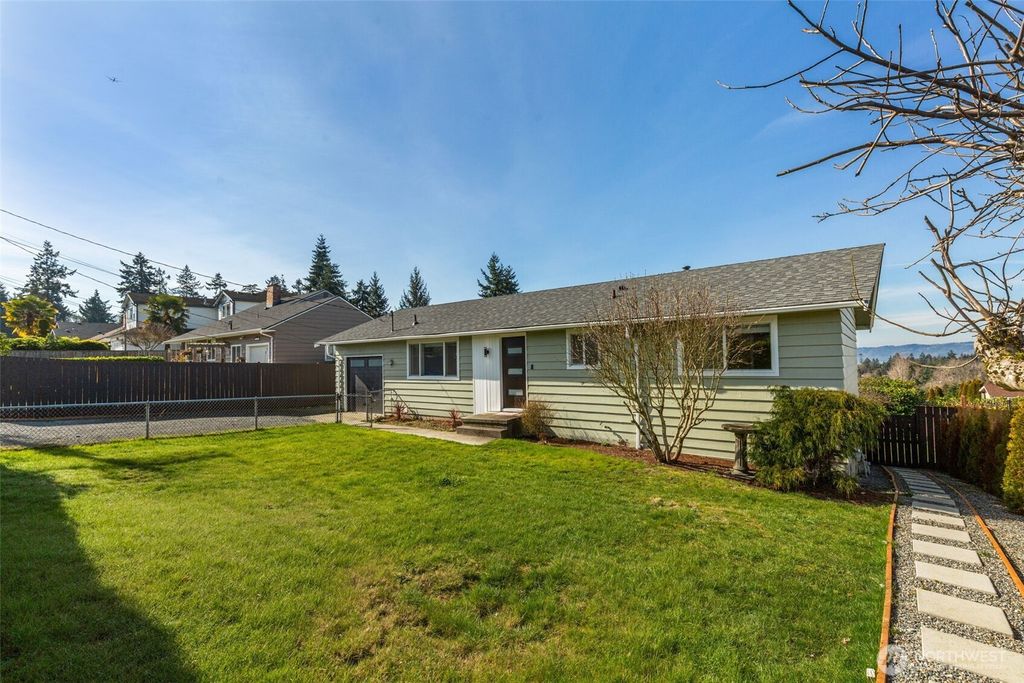 Photo of 25011 20th Avenue S, Des Moines, WA 98198 (MLS # 2487526)