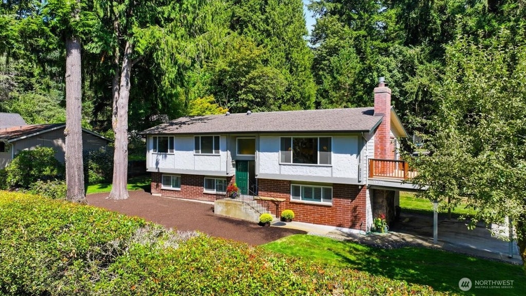 Photo of 19310 37th Avenue NE, Lake Forest Park, WA 98155 (MLS # 2565220)