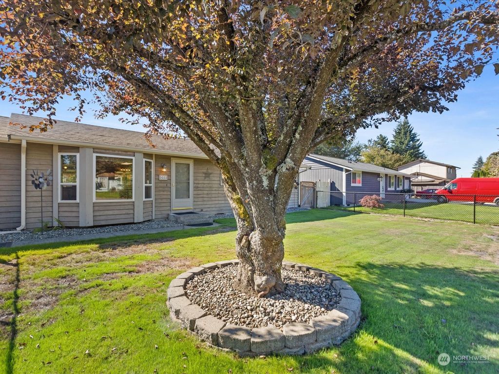 Photo of 5622 93rd Place NE, Marysville, WA 98270 (MLS # 2292219)