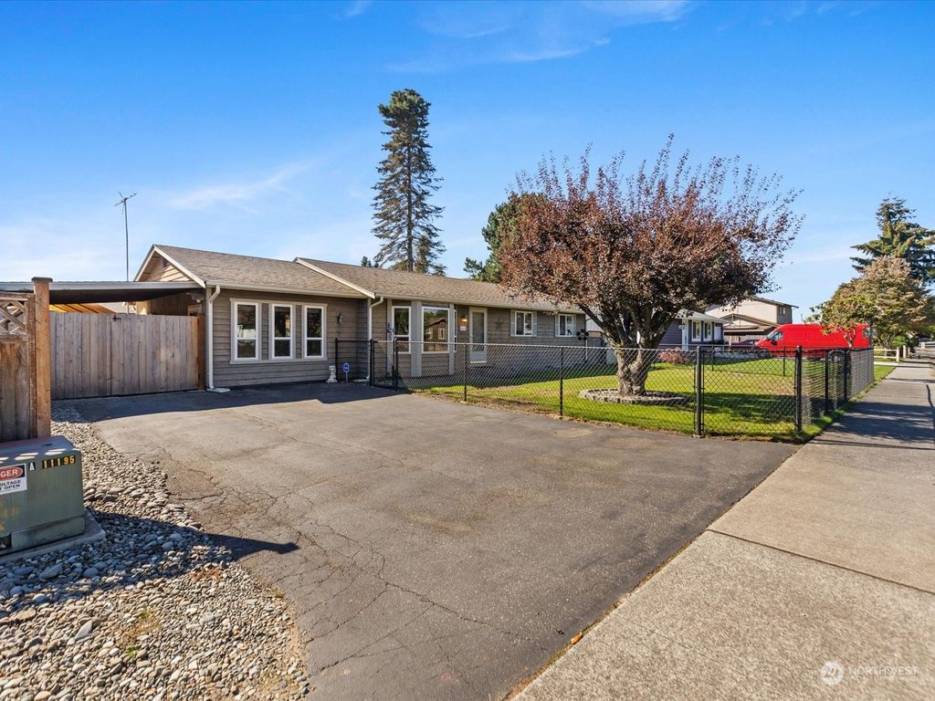 Photo of 5622 93rd Place NE, Marysville, WA 98270 (MLS # 2292219)