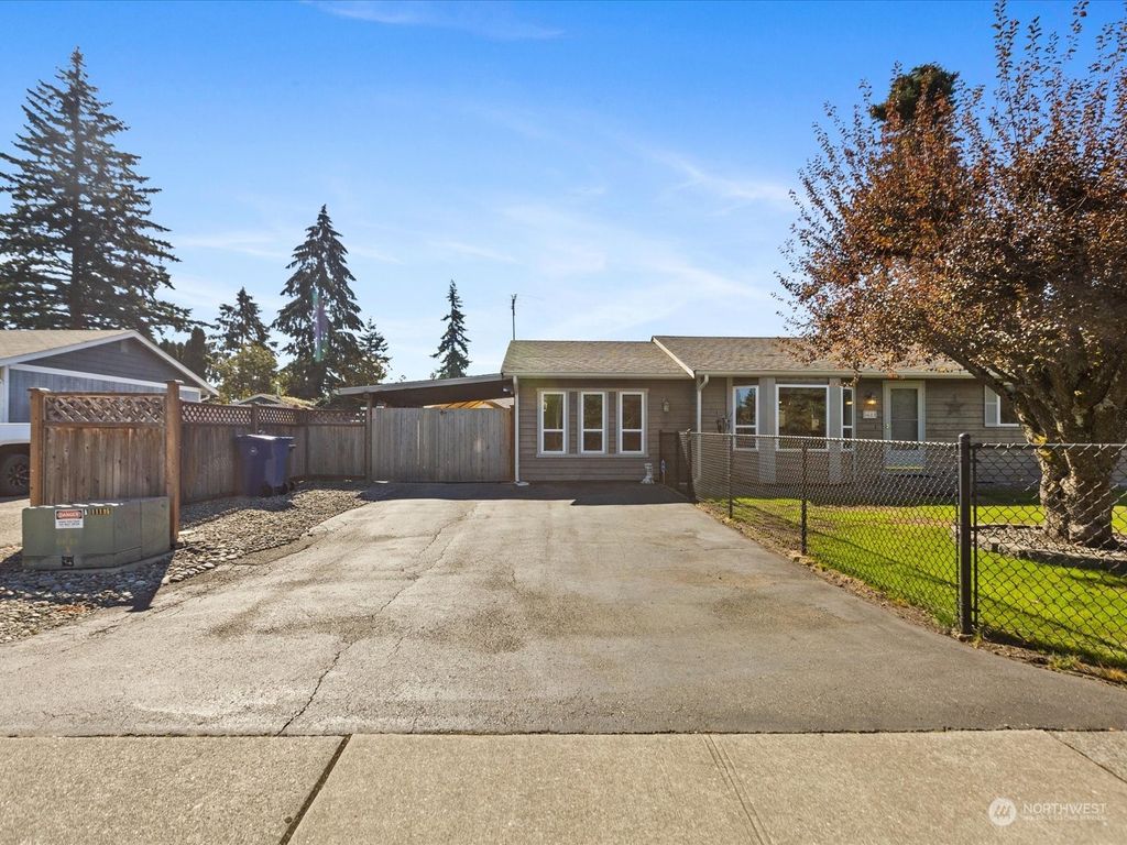 Photo of 5622 93rd Place NE, Marysville, WA 98270 (MLS # 2292219)