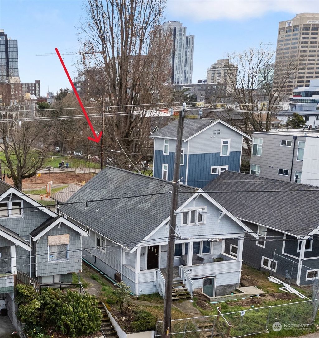 Photo of 4738 7th Avenue NE, Seattle, WA 98105 (MLS # 2203832)