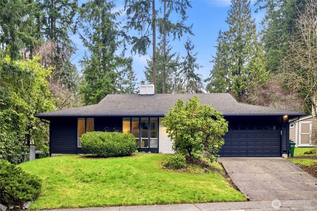 Photo of 14318 117th Place NE, Kirkland, WA 98034 (MLS # 2484224)