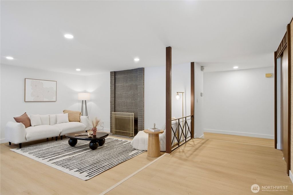 Photo of 14318 117th Place NE, Kirkland, WA 98034 (MLS # 2484224)