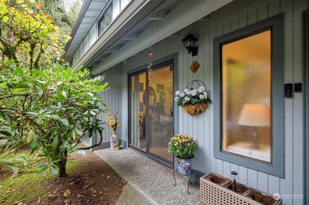 Photo of 16518 23rd Avenue SE #B3, Bothell, WA 98012 (MLS # 2299932)