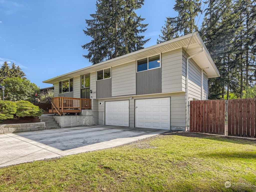 Photo of 1302 Silver Lake Road, Everett, WA 98208 (MLS # 2067171)