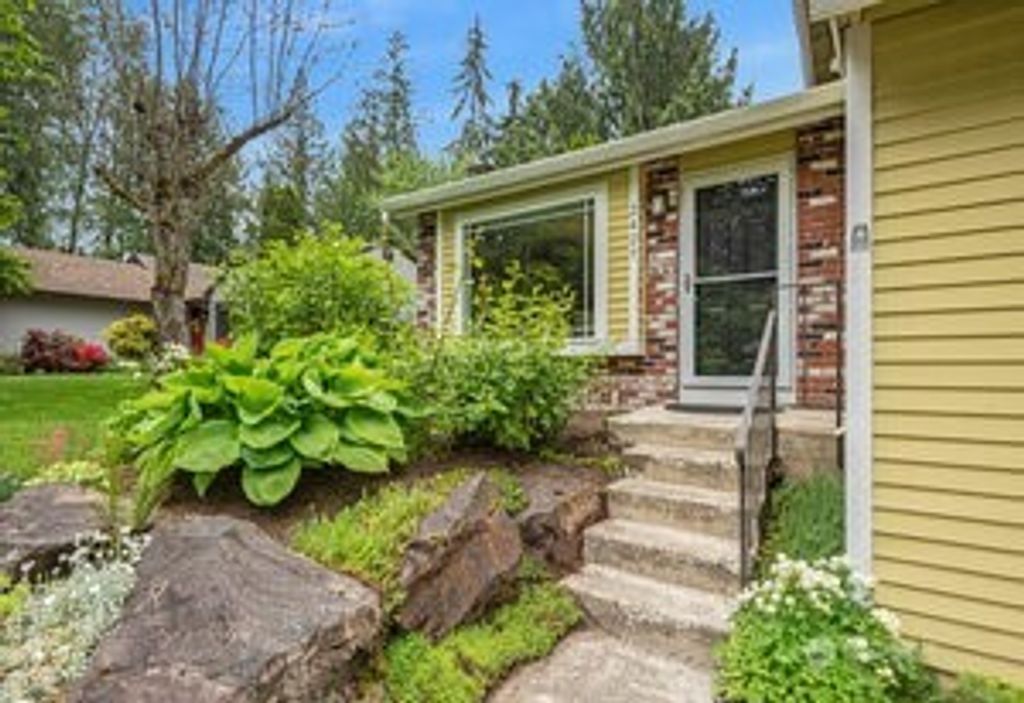 Photo of 2429 231st Place NE, Sammamish, WA 98074 (MLS # 2377426)