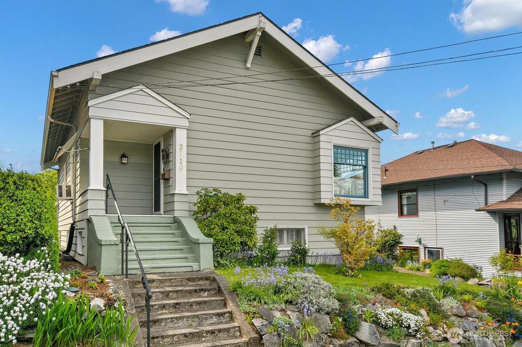 Photo of 2719 Nob Hill Avenue N, Seattle, WA 98109 (MLS # 2518228)
