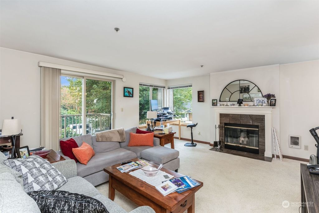 Photo of 165 1st Avenue NW, Issaquah, WA 98027 (MLS # 2008560)
