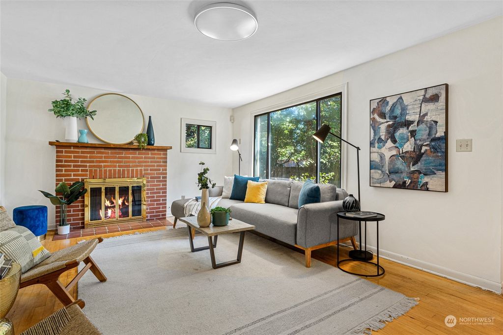 Photo of 1248 NE 104th Street, Seattle, WA 98125 (MLS # 2133211)