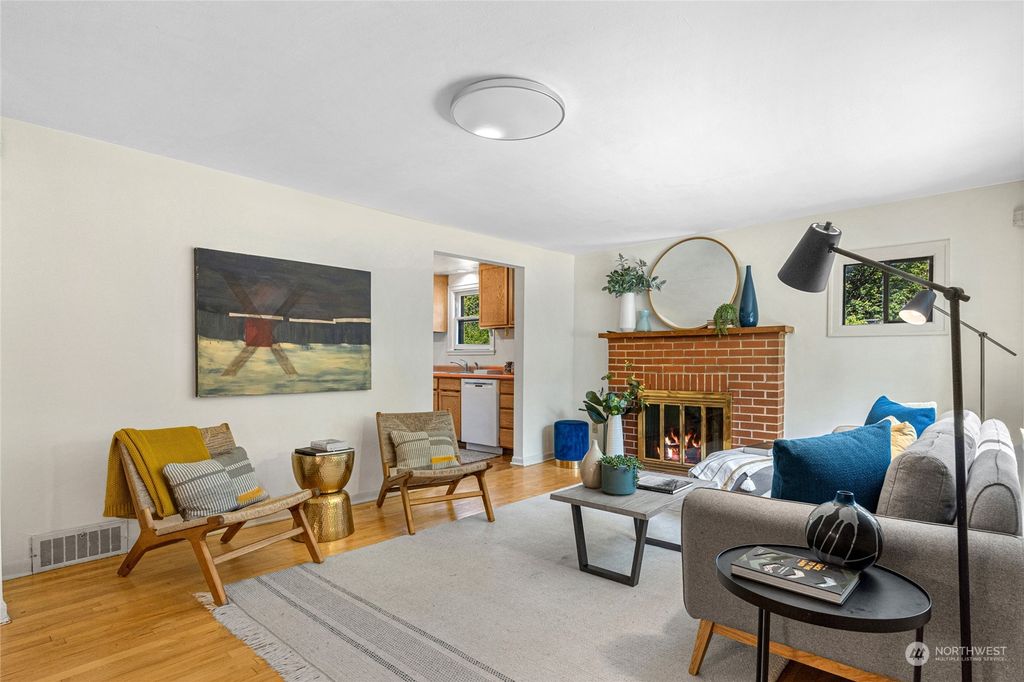 Photo of 1248 NE 104th Street, Seattle, WA 98125 (MLS # 2133211)