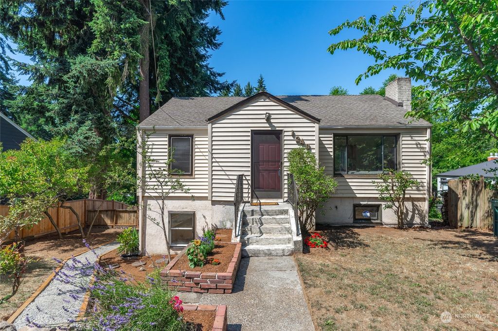 Photo of 1248 NE 104th Street, Seattle, WA 98125 (MLS # 2133211)